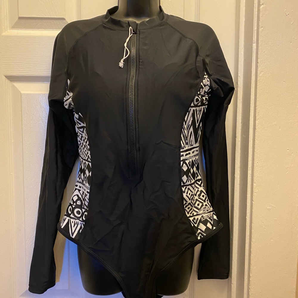 Long-Sleeve Swimsuit with UV protection and Rash guard